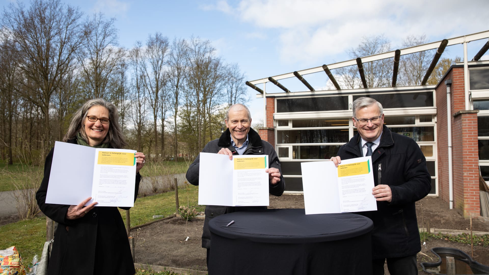 Dimence Groep, IVN en Provincie Overijssel gaan partnerschap Natuur voor Elkaar aan